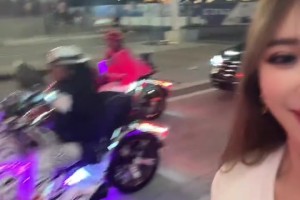 周玲安晒步行者获胜街拍：25年！印第安纳全城狂欢！