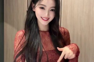 太会穿了吧！篮球主持金佳悦穿红色透视装跳舞